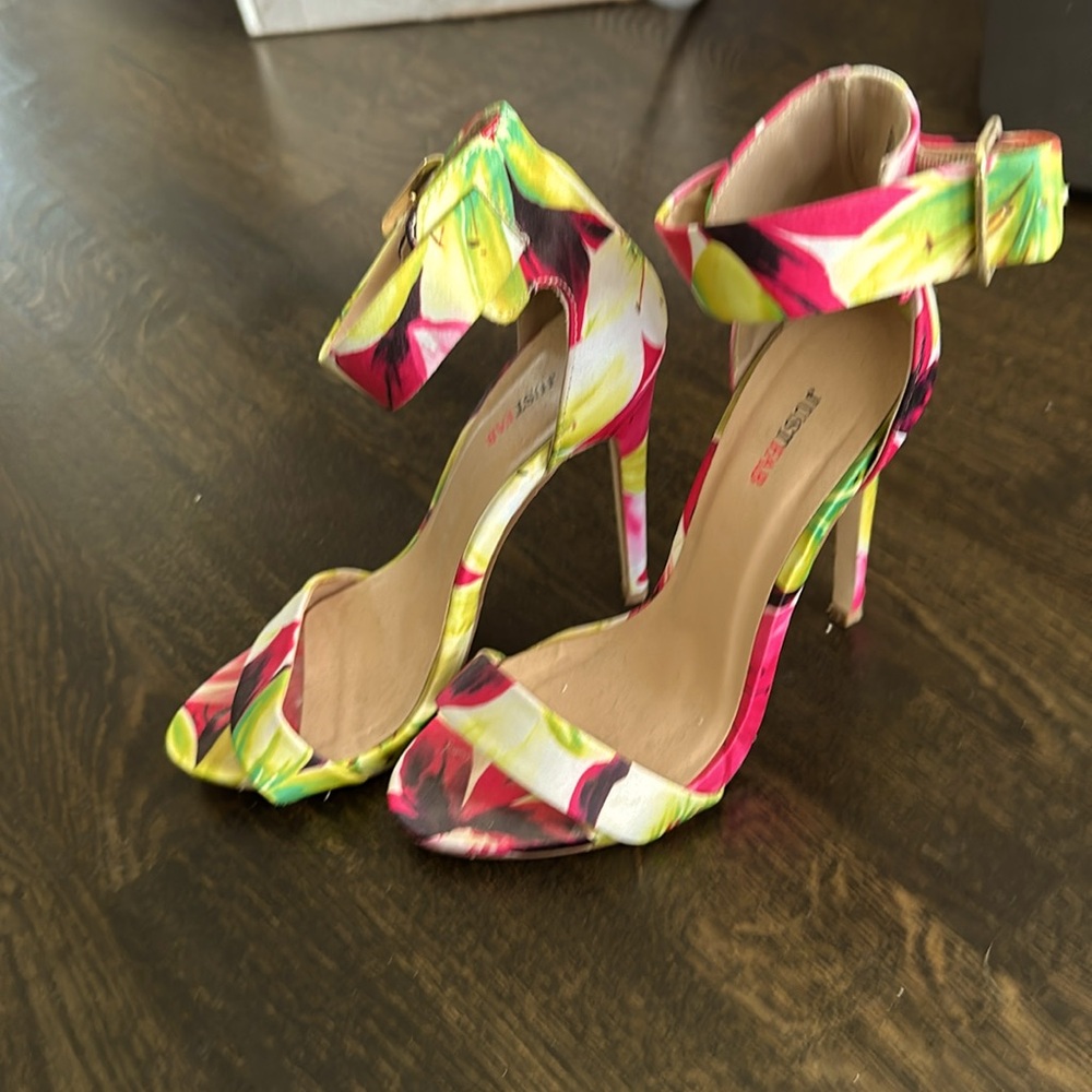 🌸😍 Floral Print Stilettos